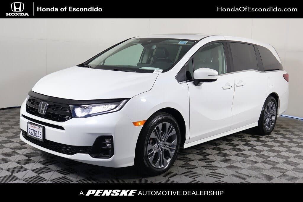 2025 Honda Odyssey Touring — photo 1 of 1