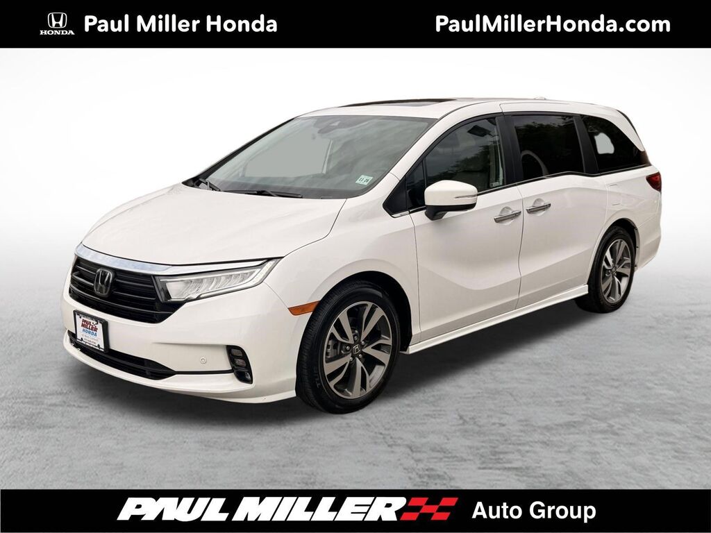 2024 Honda Odyssey Touring — photo 1 of 13