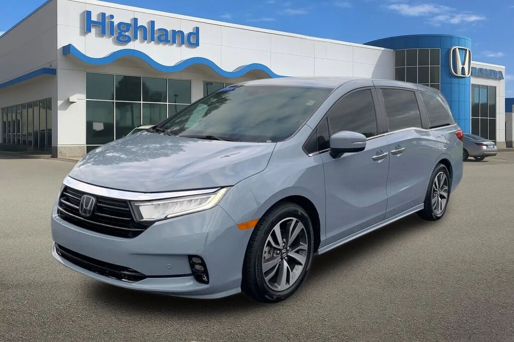 2024 Honda Odyssey Touring — photo 1 of 13