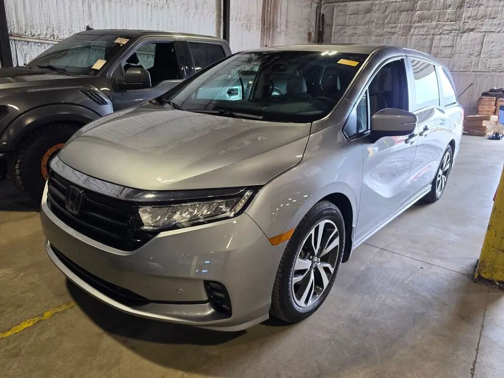 2024 Honda Odyssey Touring — photo 1 of 36
