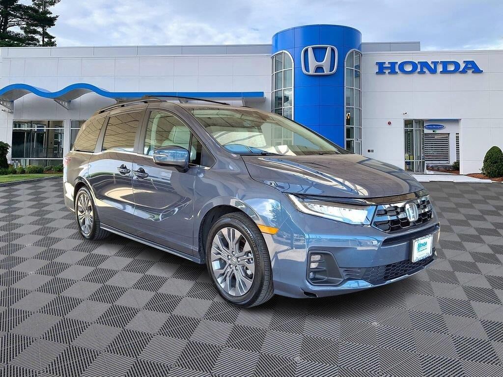 2025 Honda Odyssey Touring — photo 1 of 7