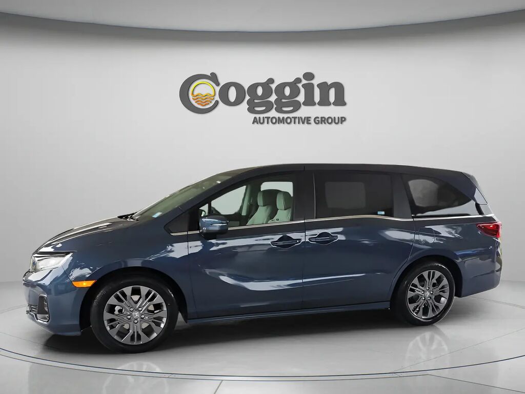 2026 Honda Odyssey Touring — photo 1 of 13