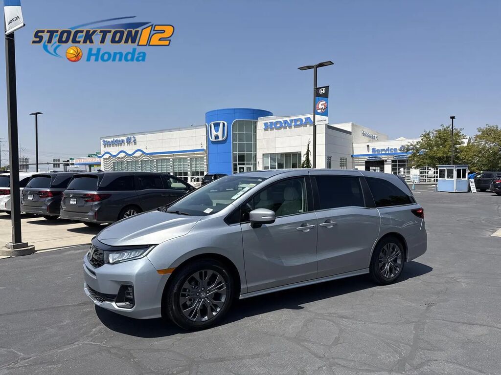 2026 Honda Odyssey Touring — photo 1 of 13