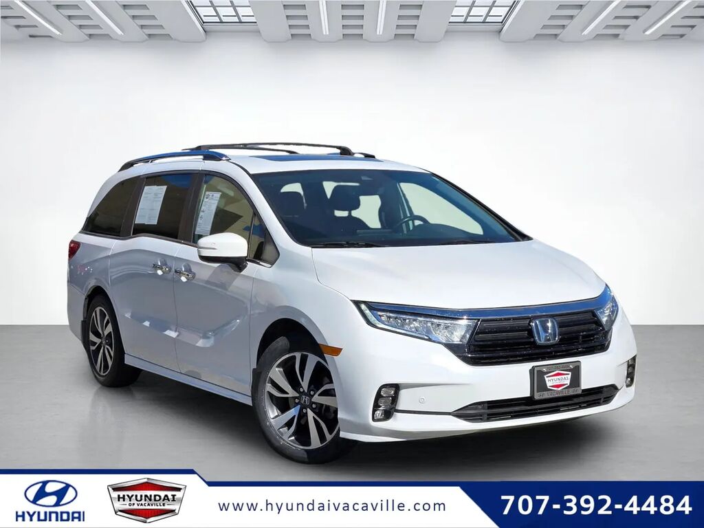 2021 Honda Odyssey Touring — photo 1 of 13