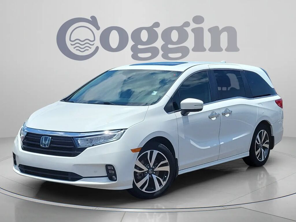 2021 Honda Odyssey Touring — photo 1 of 13
