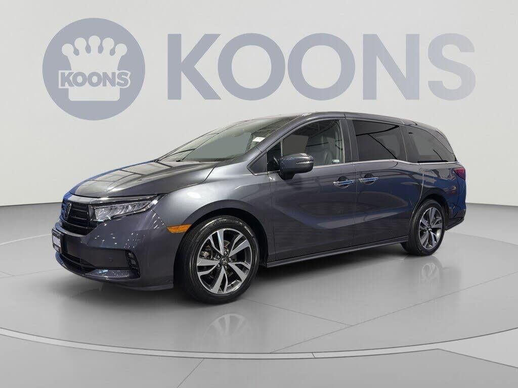2023 Honda Odyssey Touring — photo 1 of 18