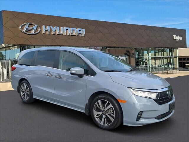 2023 Honda Odyssey Touring — photo 1 of 13
