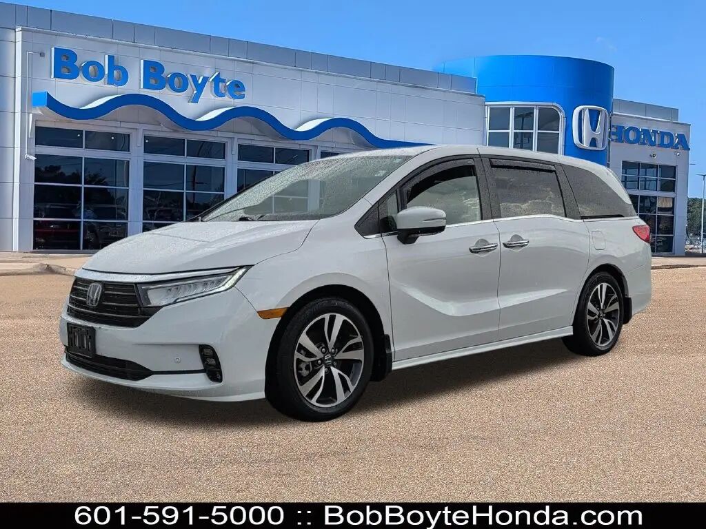 2024 Honda Odyssey Touring — photo 1 of 13