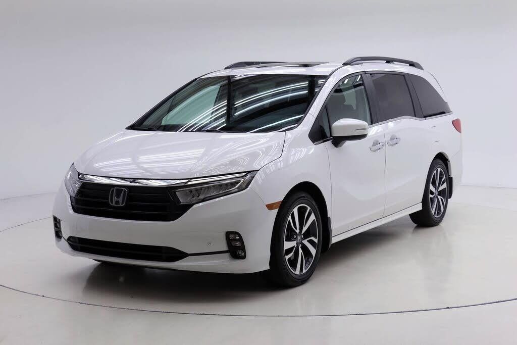 2024 Honda Odyssey Touring — photo 1 of 1