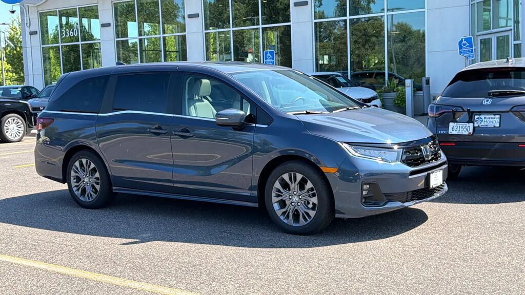 2026 Honda Odyssey Touring — photo 1 of 13