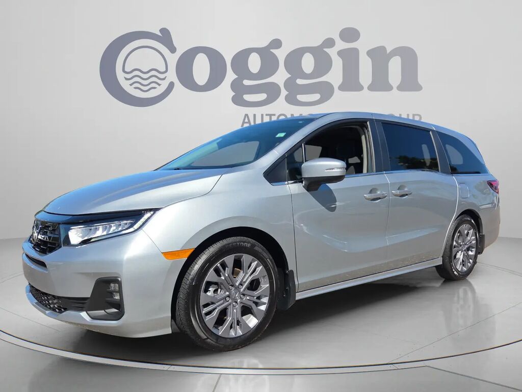 2026 Honda Odyssey Touring — photo 1 of 13