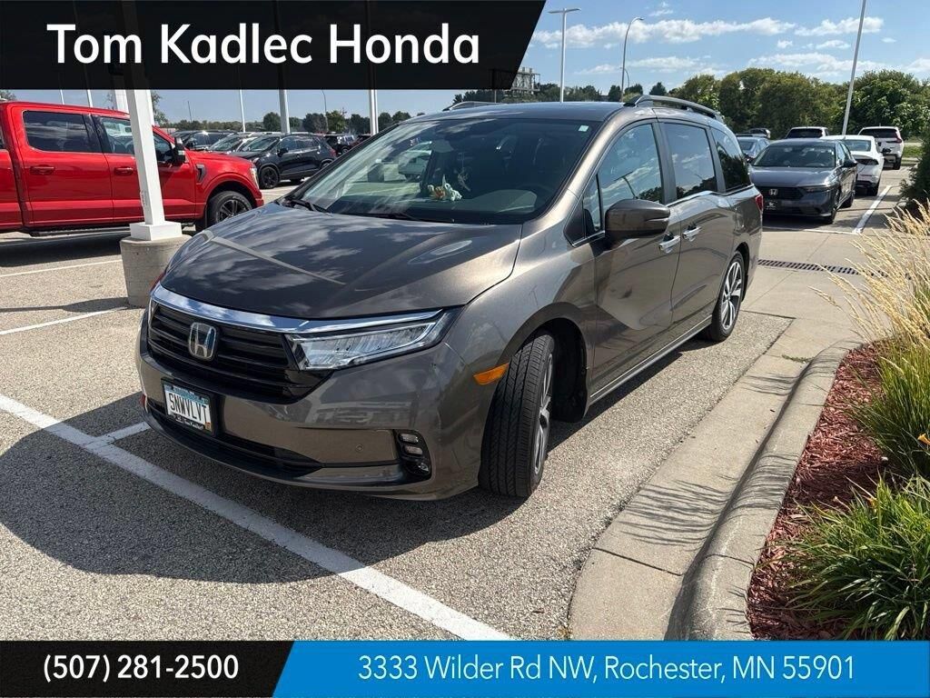 2021 Honda Odyssey Touring — photo 1 of 3