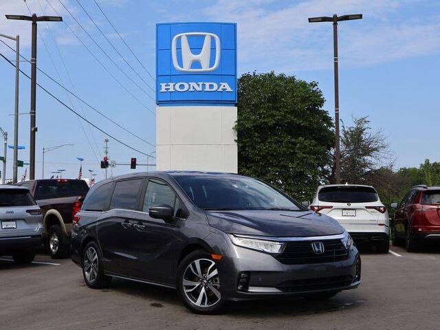 2023 Honda Odyssey Touring — photo 1 of 1