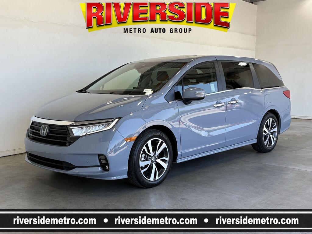 2024 Honda Odyssey Touring — photo 1 of 13