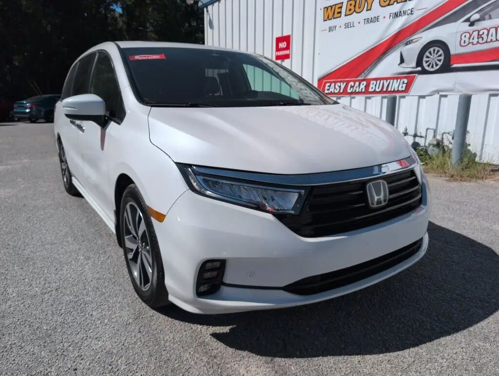 2024 Honda Odyssey Touring — photo 1 of 13