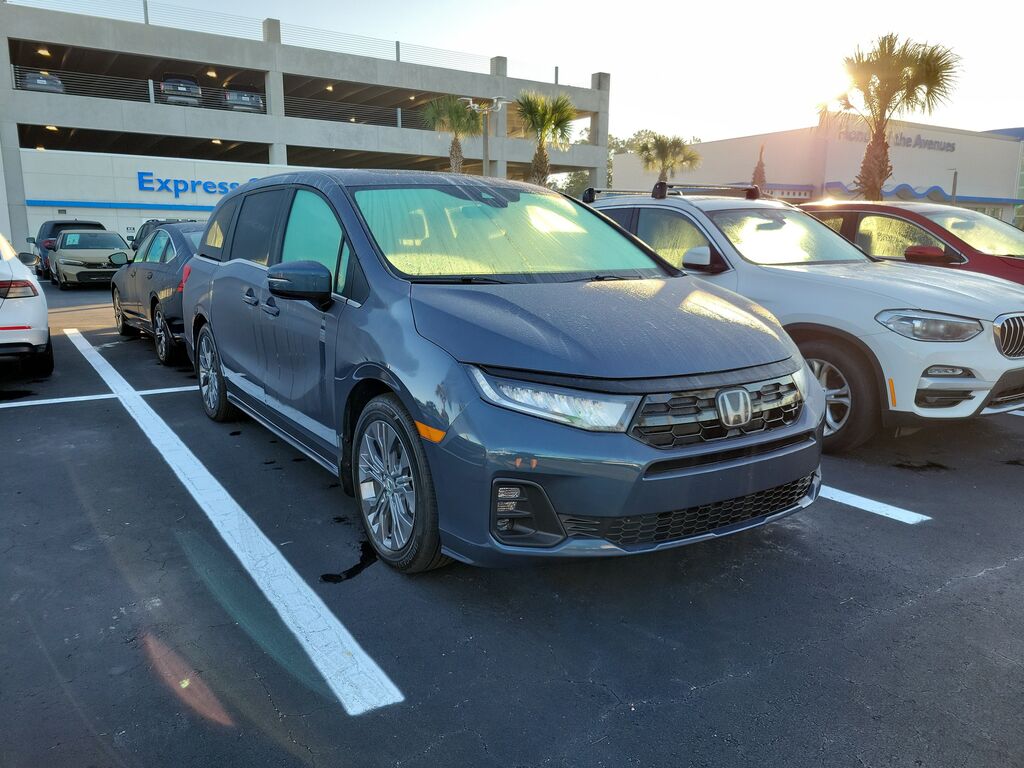 2025 Honda Odyssey TOURING — photo 1 of 7
