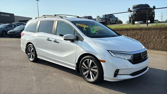 2023 Honda Odyssey Touring — photo 1 of 13