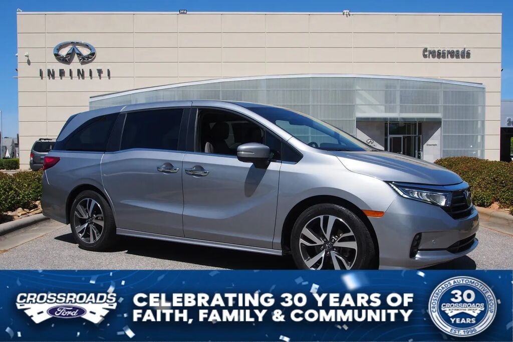 2023 Honda Odyssey Touring — photo 1 of 26