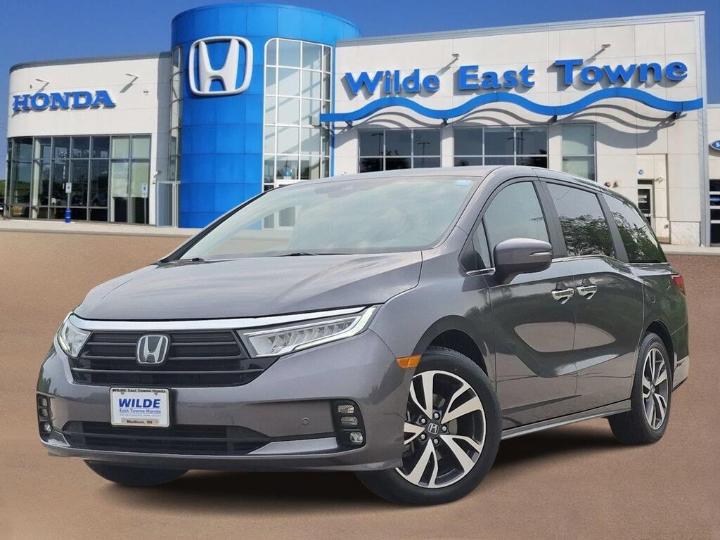 2024 Honda Odyssey Touring — photo 1 of 13