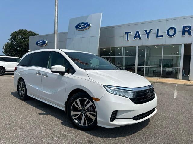 2024 Honda Odyssey Touring — photo 1 of 13