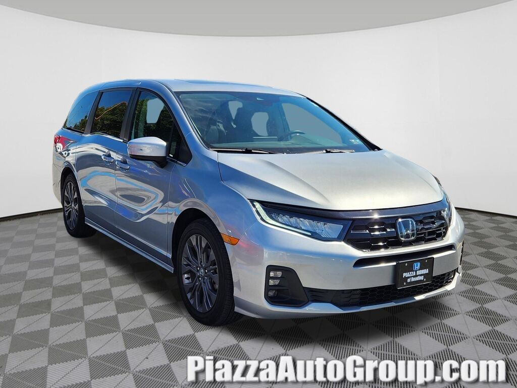 2025 Honda Odyssey Touring — photo 1 of 13
