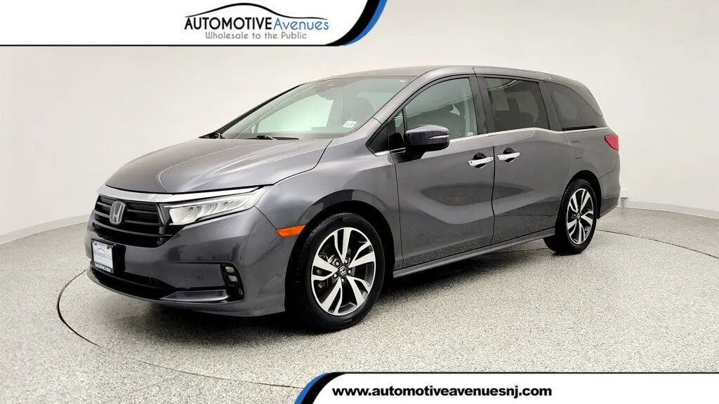 2023 Honda Odyssey Touring — photo 1 of 13