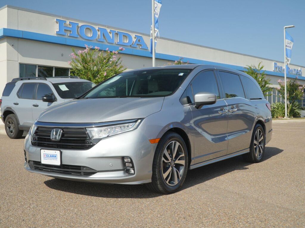 2023 Honda Odyssey Touring — photo 1 of 13