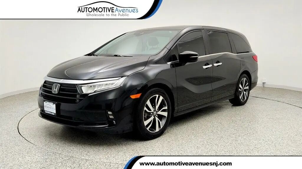 2023 Honda Odyssey Touring — photo 1 of 13