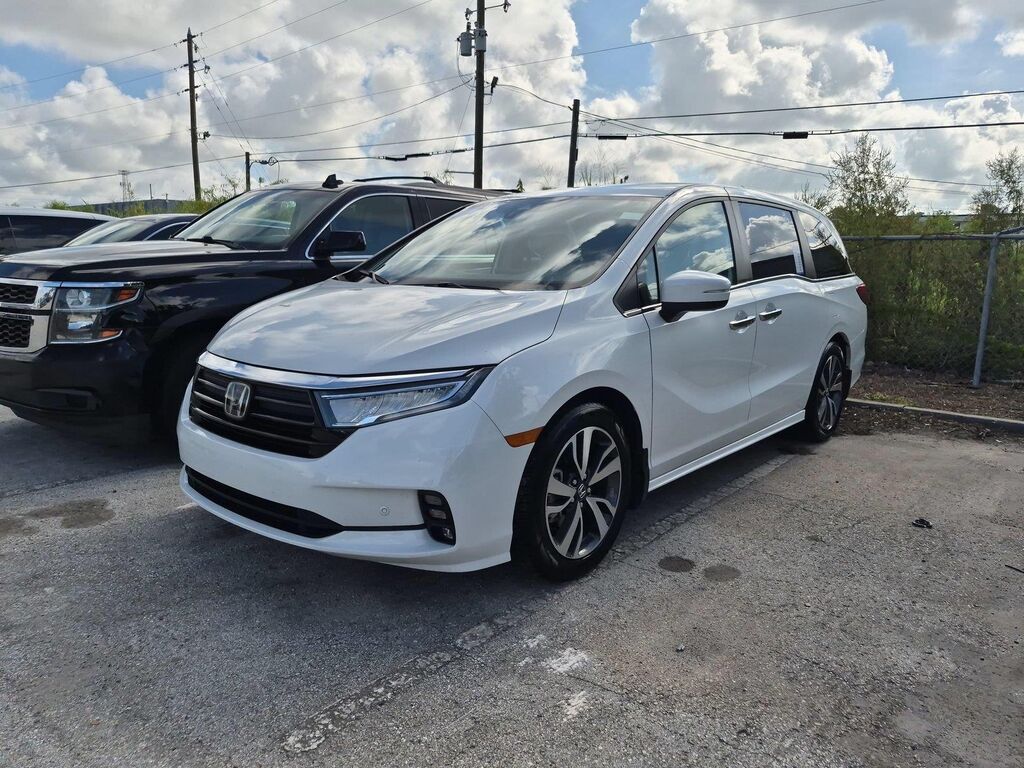 2023 Honda Odyssey Touring — photo 1 of 11