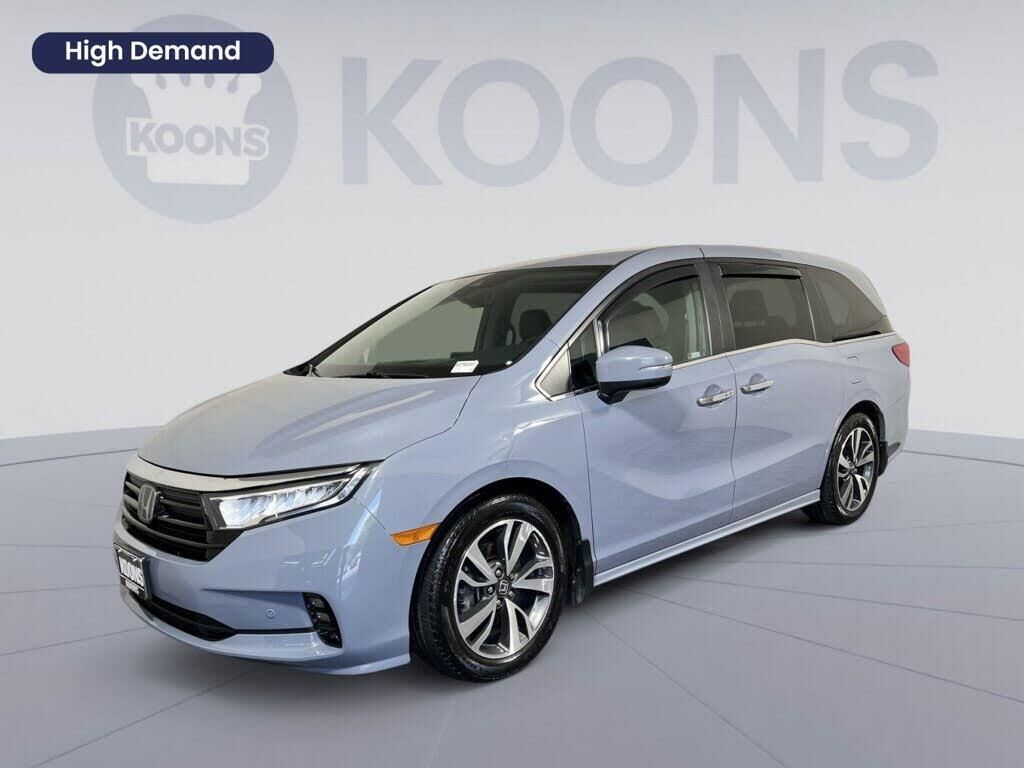 2023 Honda Odyssey Touring — photo 1 of 2