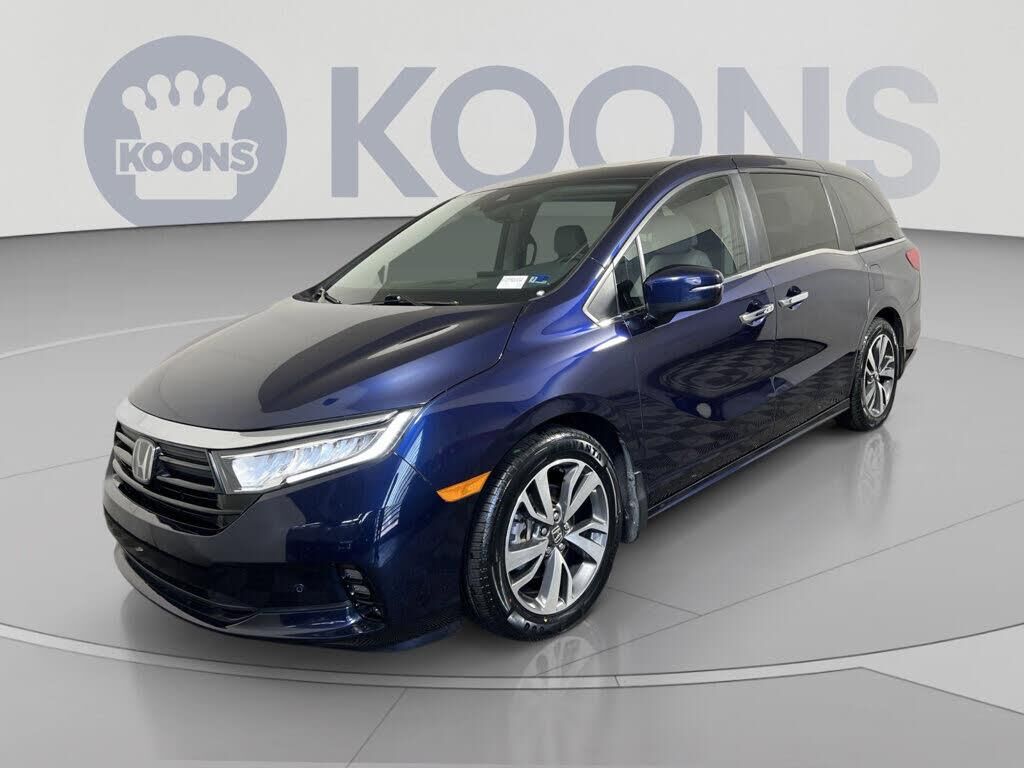 2023 Honda Odyssey Touring — photo 1 of 3