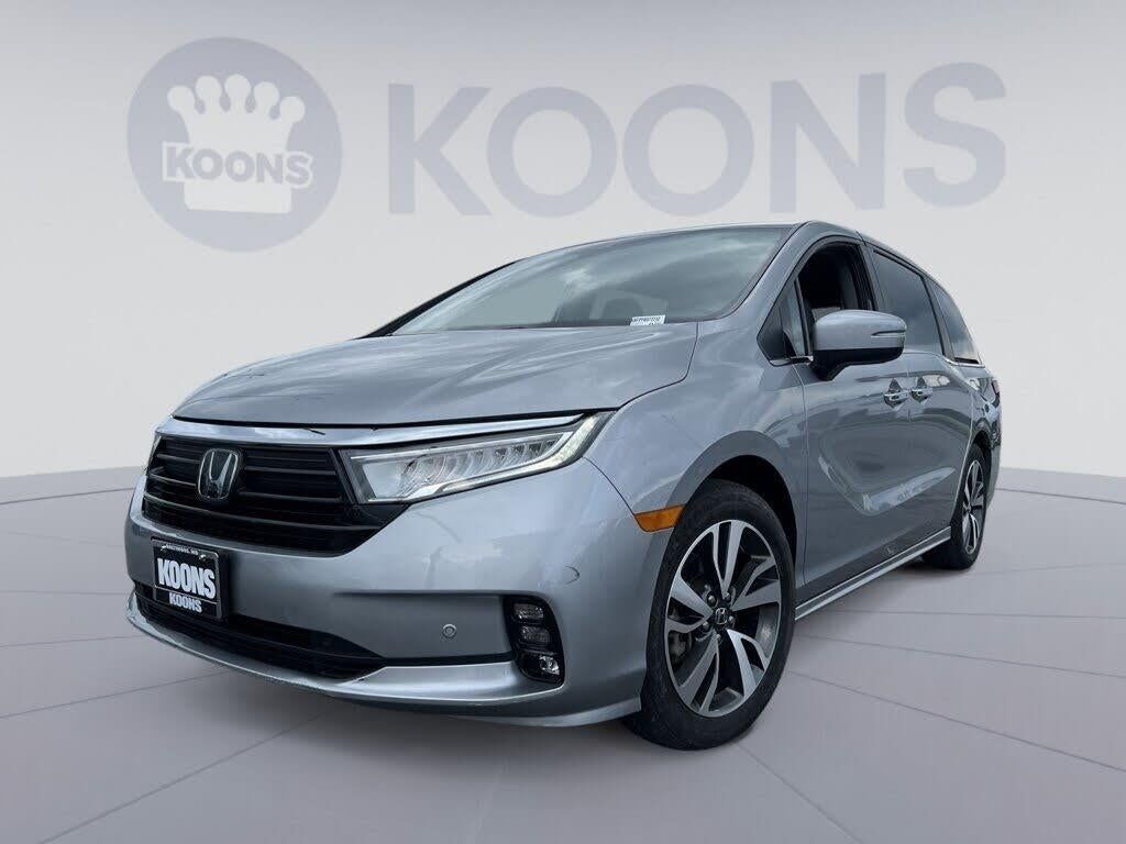 2023 Honda Odyssey Touring — photo 1 of 2