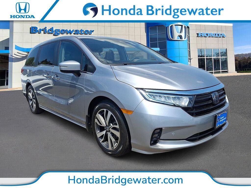 2024 Honda Odyssey Touring — photo 1 of 13