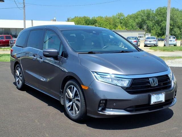 2024 Honda Odyssey Touring — photo 1 of 13