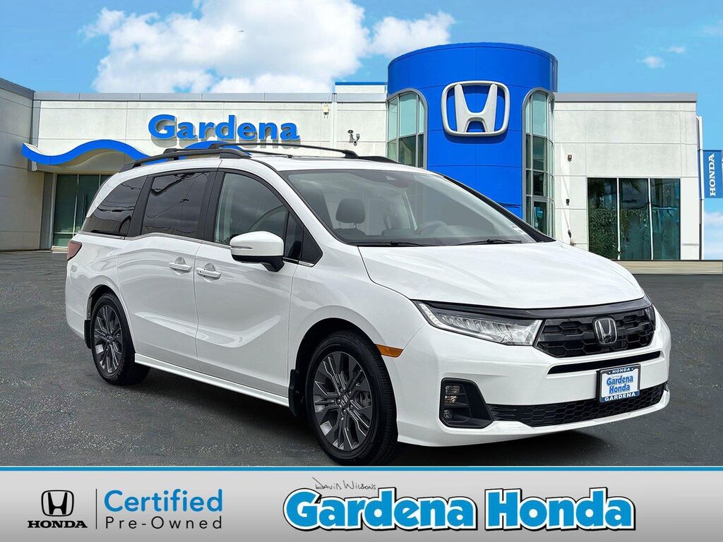 2026 Honda Odyssey Touring — photo 1 of 17