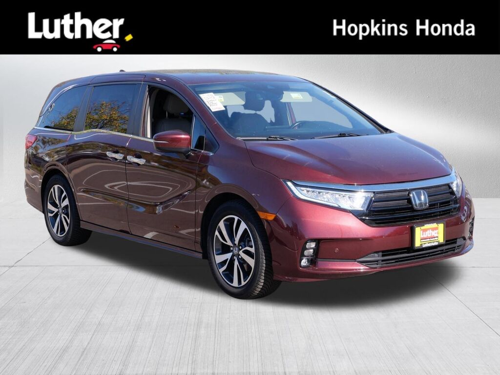 2021 Honda Odyssey Touring — photo 1 of 13
