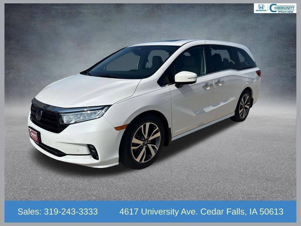 2023 Honda Odyssey Touring — photo 1 of 12