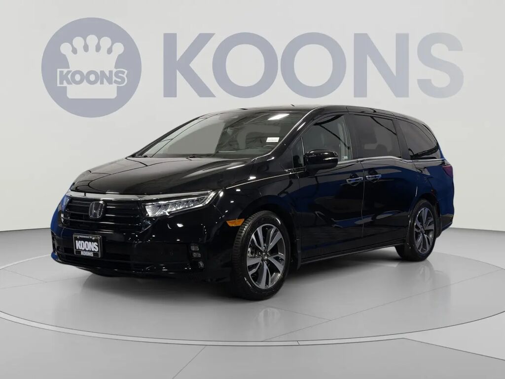 2023 Honda Odyssey Touring — photo 1 of 13