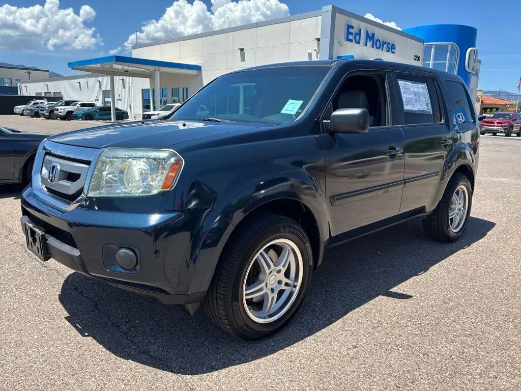 2011 Honda Pilot LX — photo 1 of 13