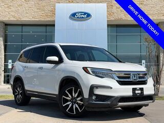2021 Honda Pilot Touring w/Rear Captain's Chairs