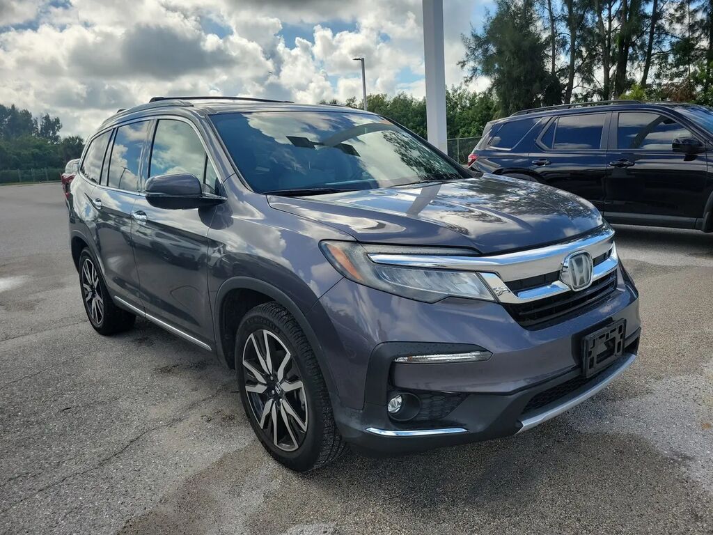 2020 Honda Pilot Touring w/Rear Captain's Chairs — photo 1 of 13