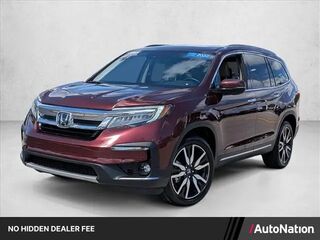 2022 Honda Pilot Touring w/Rear Captain's Chairs