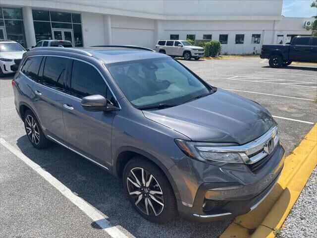 2020 Honda Pilot Touring w/Rear Captain's Chairs — photo 1 of 13