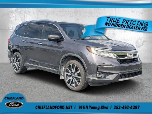 2019 Honda Pilot Touring w/Rear Captain's Chairs
