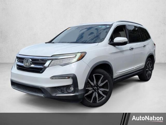 2020 Honda Pilot Touring w/Rear Captain's Chairs