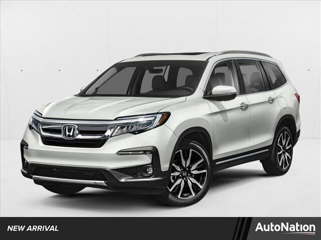 2020 Honda Pilot Touring w/Rear Captain's Chairs — photo 1 of 39