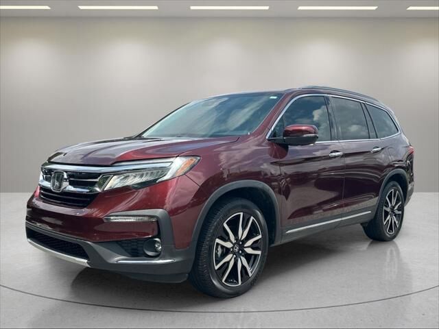 2021 Honda Pilot Touring w/Rear Captain's Chairs