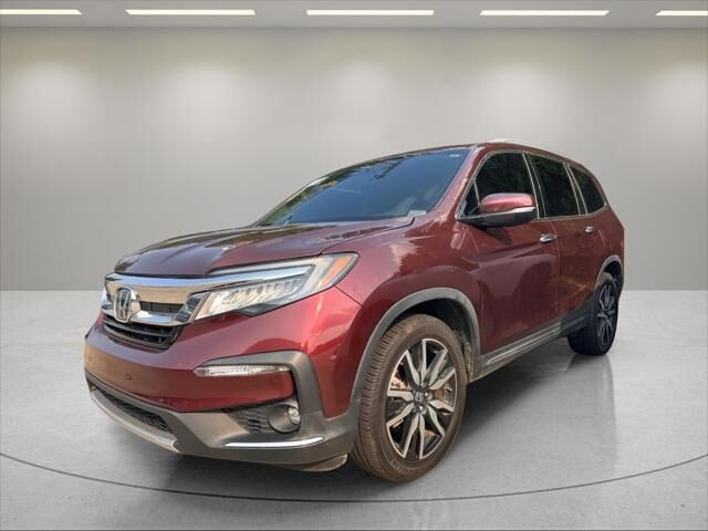 2021 Honda Pilot Touring w/Rear Captain's Chairs