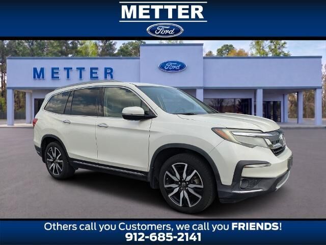 2019 Honda Pilot Touring w/Rear Captain's Chairs