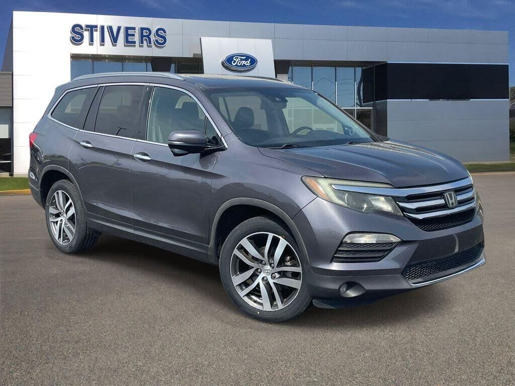 2017 Honda Pilot Touring — photo 1 of 1